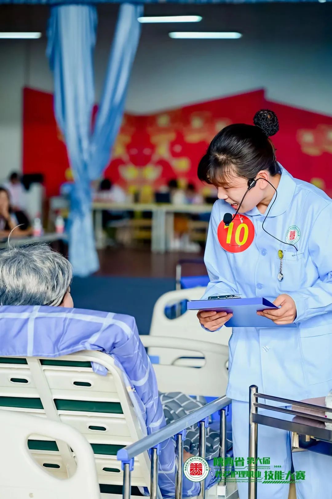 頤悅養(yǎng)老公司的李露露，你是好樣的！