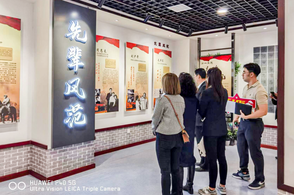 公司固定收益部黨支部、投行業(yè)務(wù)部黨支部、綜合事務(wù)部與金融（產(chǎn)業(yè)）基地保障黨支部開(kāi)展聯(lián)合黨日活動(dòng)