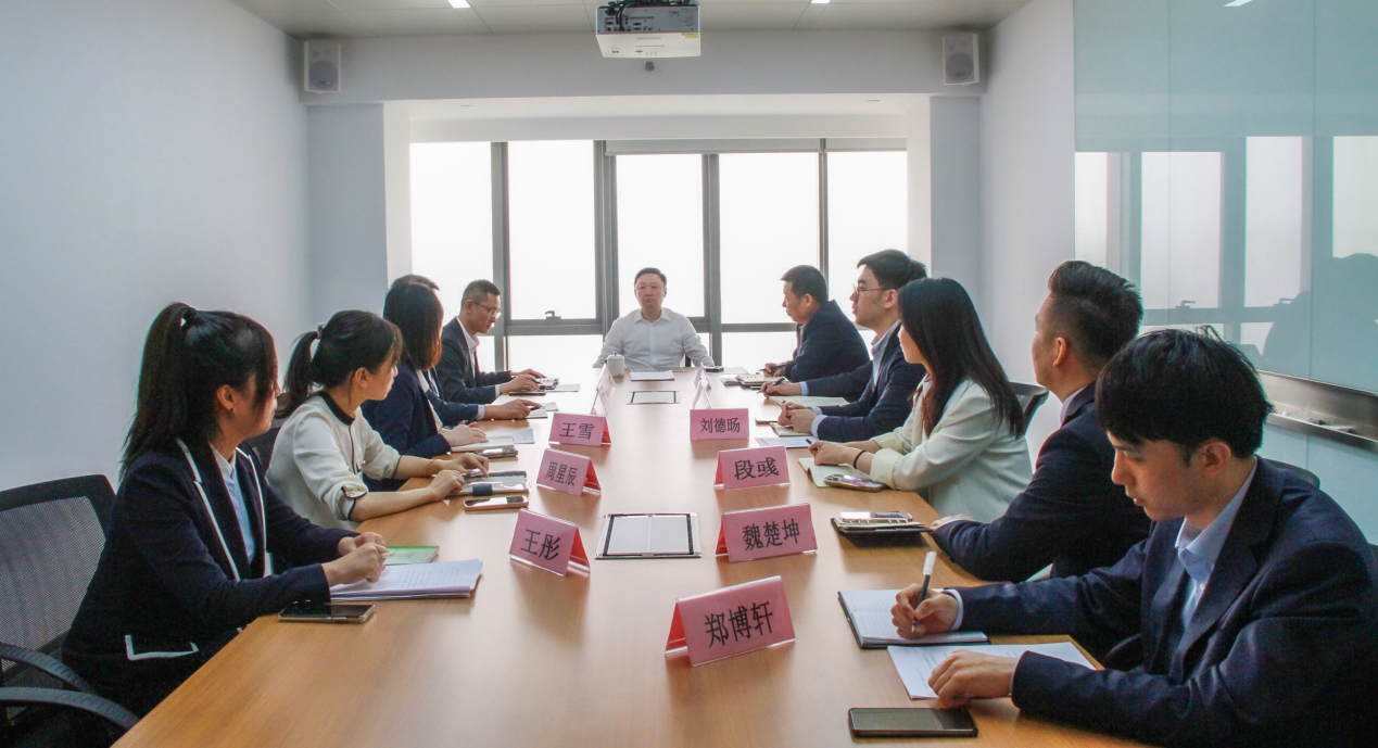 公司黨委書記、董事長杜巖岫調研投行業(yè)務部