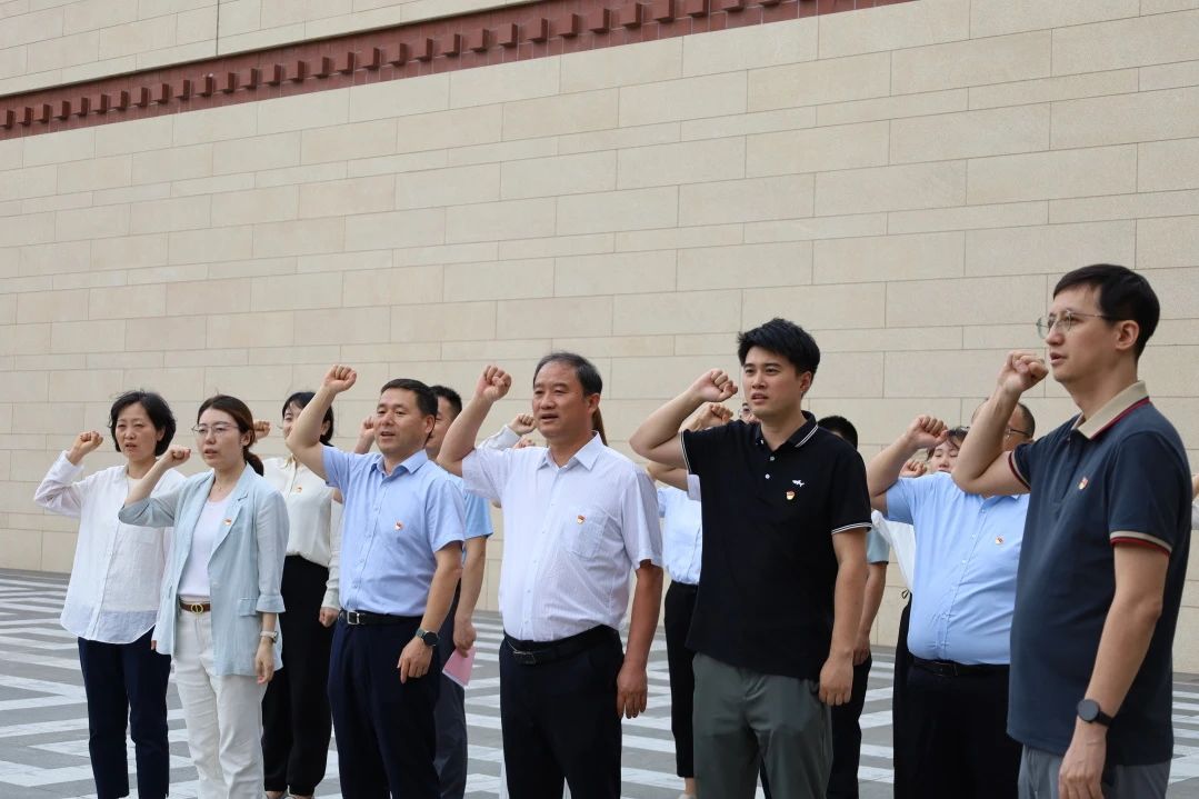 西安投資控股聯(lián)合市財(cái)政局相關(guān)黨支部開展主題黨日活動(dòng)